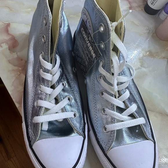 Converse - Picture 2 of 4